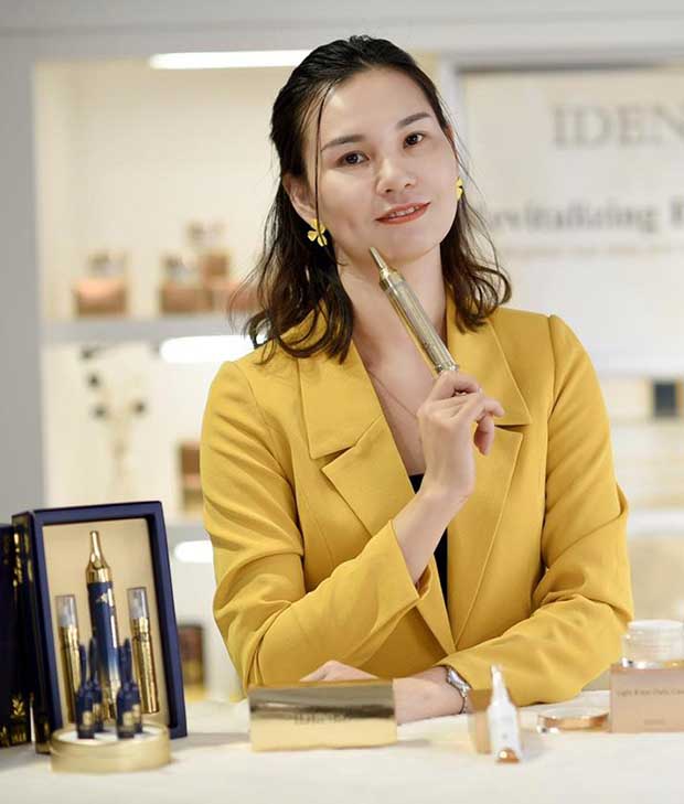 “Trên thị trường có rất nhiều lựa chọn mỹ phẩm. Nhưng mình tin tưởng uy tín và chất lượng của công ty Blue Sea ngay sau lần đầu tiên sử dụng thử sản phẩm Idenel và Raphitox. Đây là sản phẩm không thể thiếu trong các liệu trình tại Thủy Anh Spa.”
