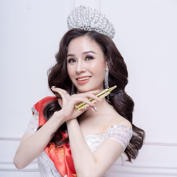 ''Tôi luôn quan tâm tới các dòng mỹ phẩm công nghệ để ứng dụng trị liệu cho khách hàng. Với tôi công ty BlueSea luôn là đơn vị dẫn đầu về công nghệ tái tạo trẻ hóa da tại Việt Nam.